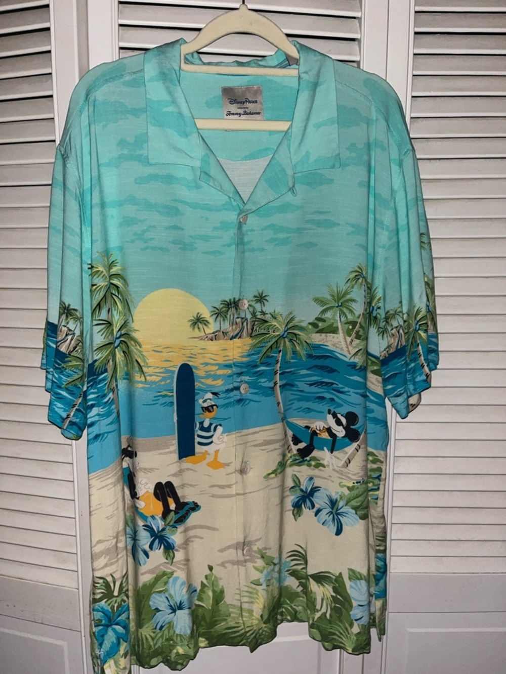 NWOT Disney Tropical Surf Camp Button-Up Shirt - Aqua, Blue & Sand